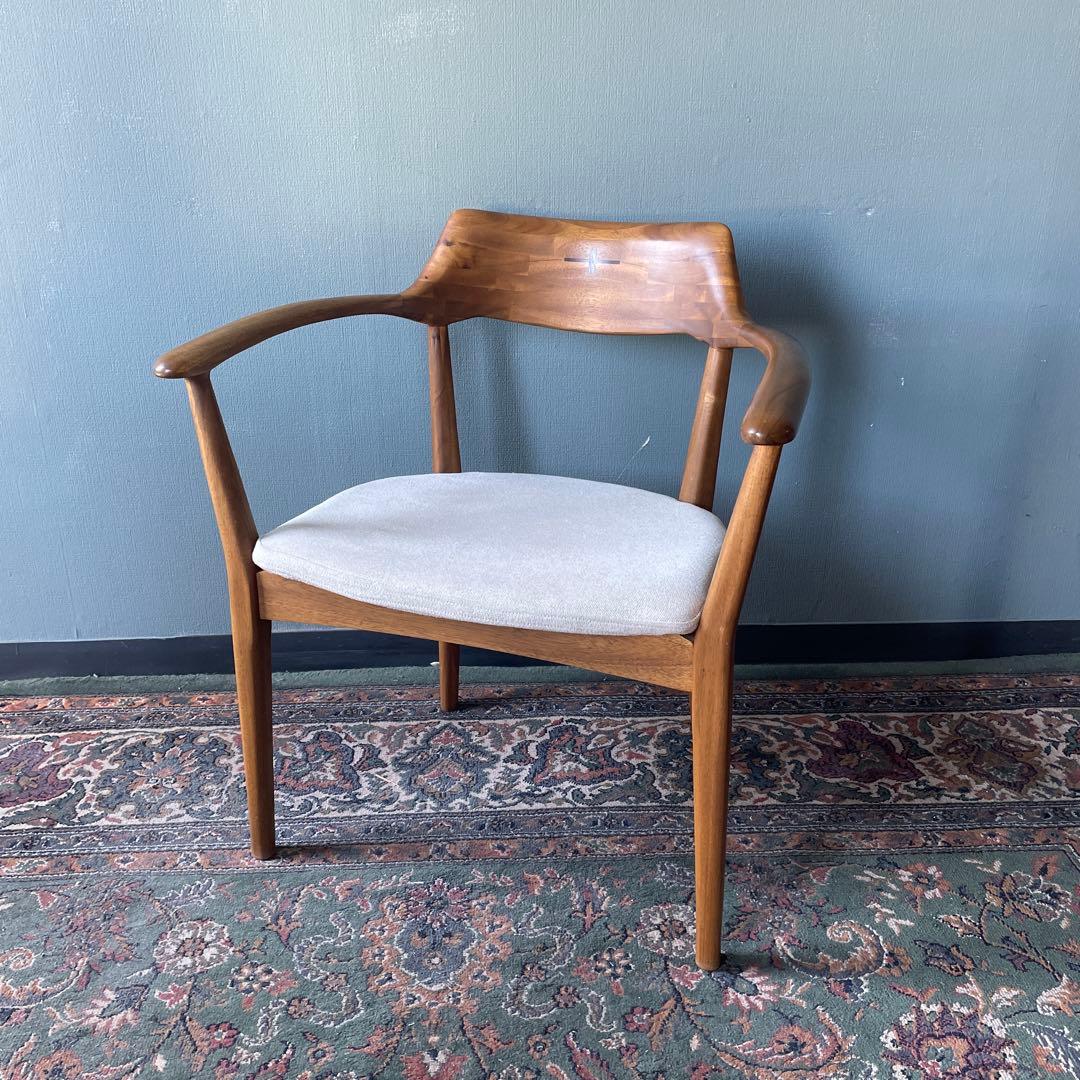 ①EDDA エッダ　ダイニングアームチェア　朝日木工加工　無垢材　1脚