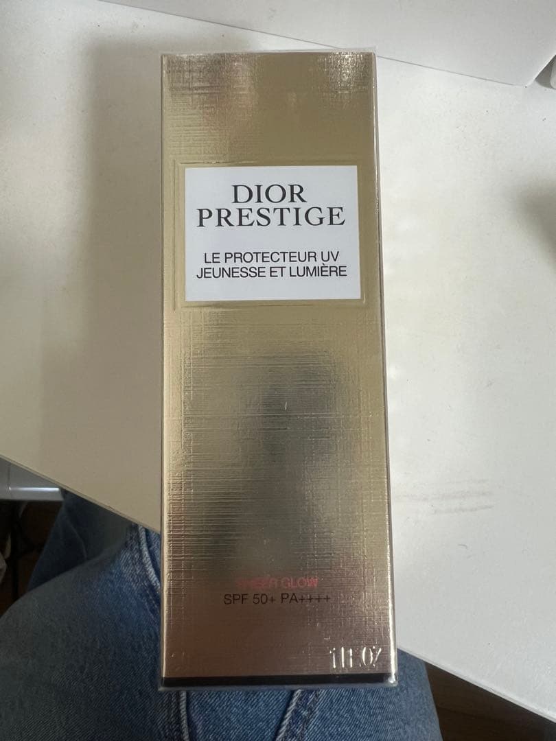 ディオール　プレステージホワイトルプロテクターUVルミエールシアーグロー　新品