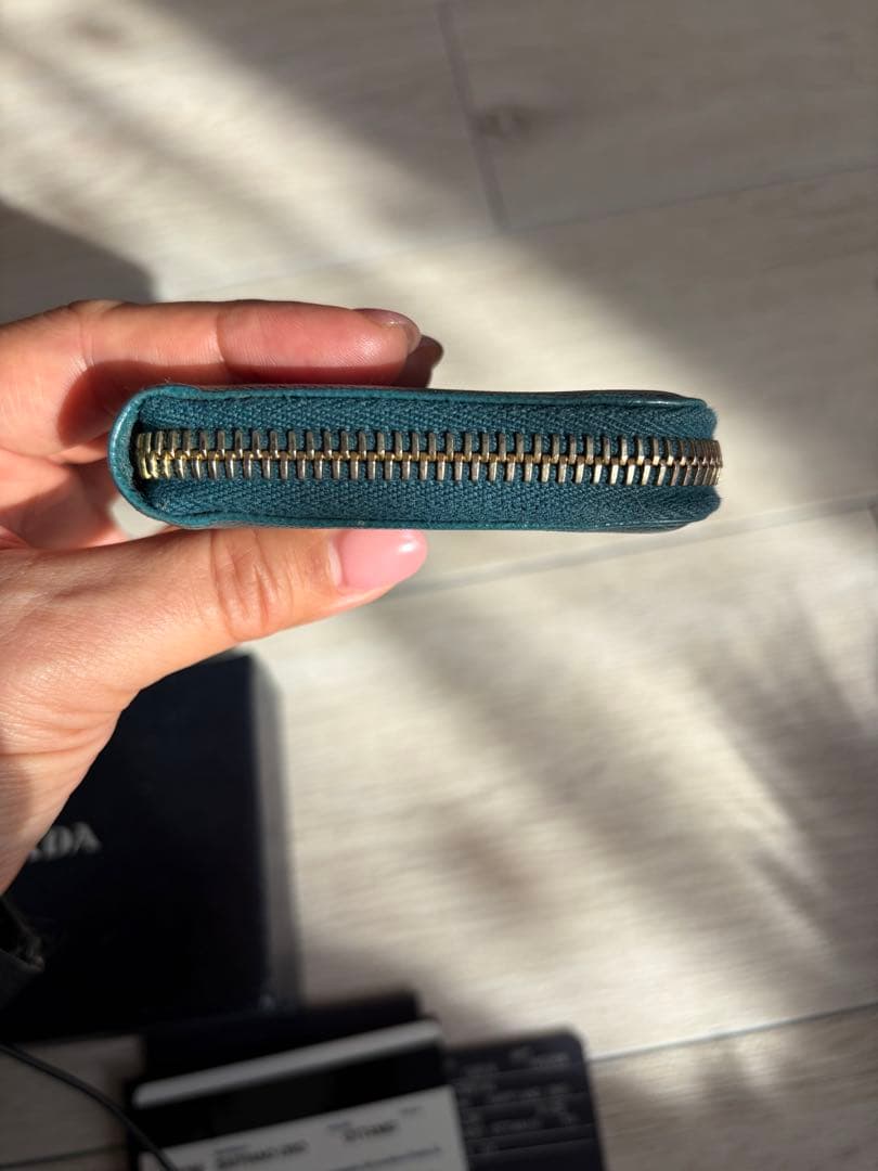 PRADA 二つ折り財布 美品