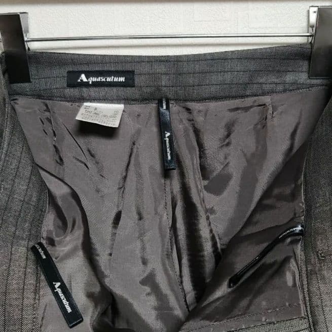 こ*み様 アクアスキュータム　レディース　パンツスーツ　グレー　シルク混　ストラ