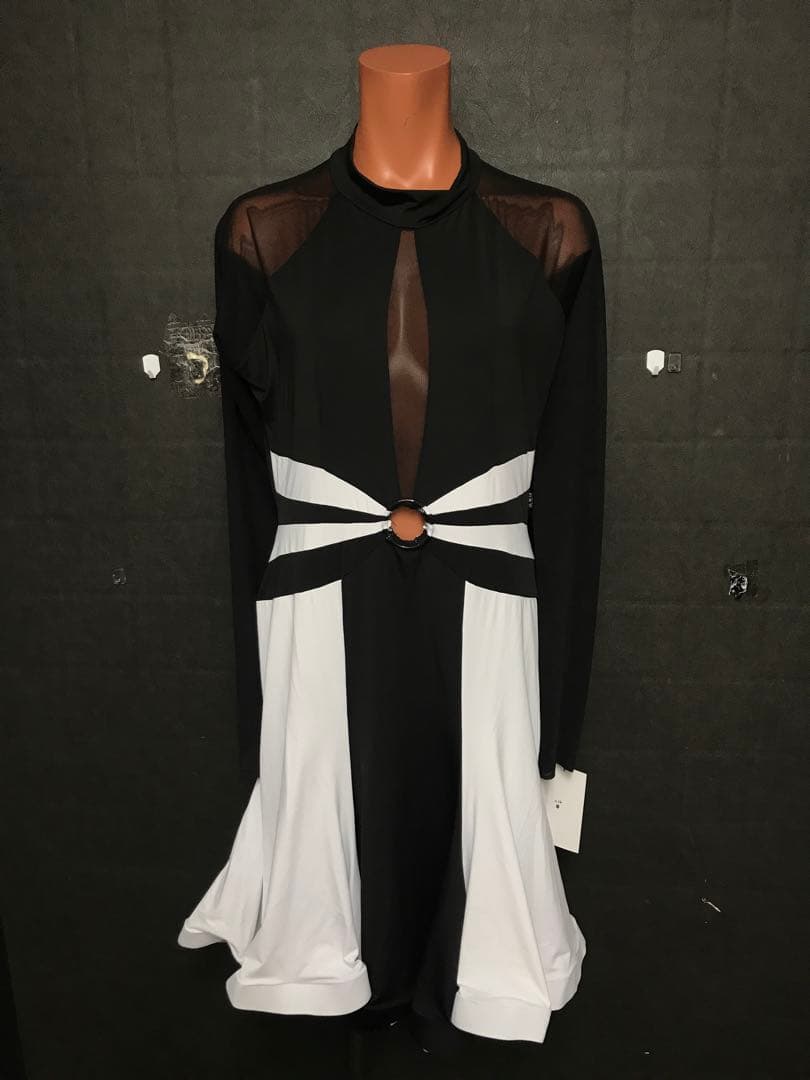 白黒ワンピース3619