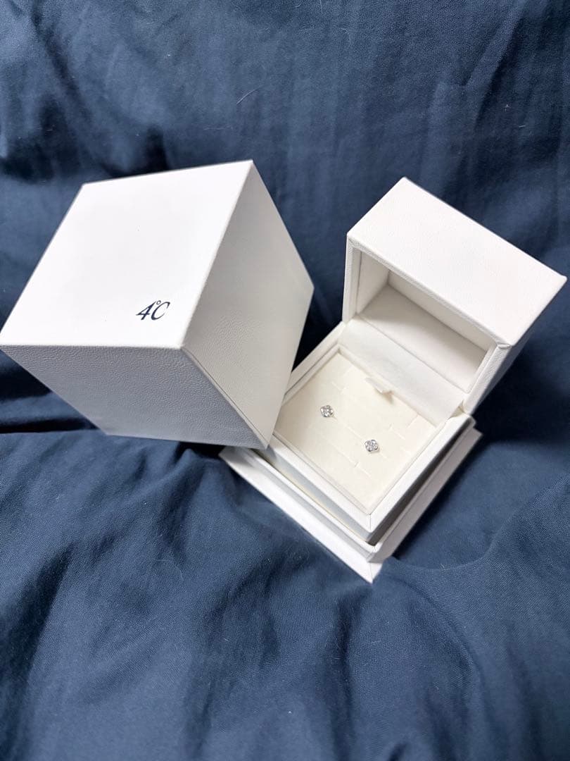 4°C K10ホワイトゴールドピアス