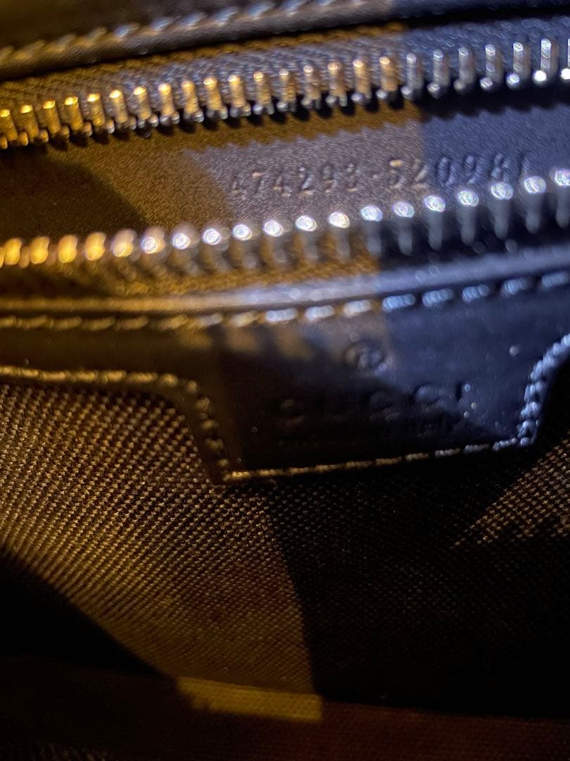 GUCCIグッチ　メンズボディーバック 474293K9RRN