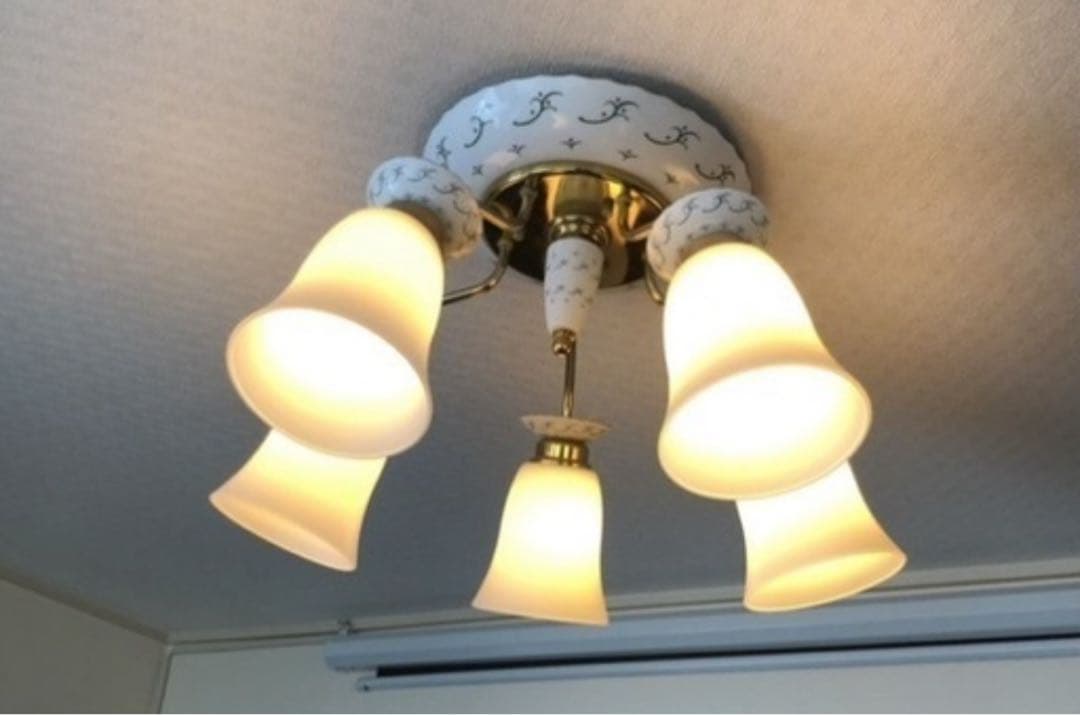 アンティーク　オーヤマ照明　陶器　シャンデリア照明ライトランプ小花柄 5灯 ①