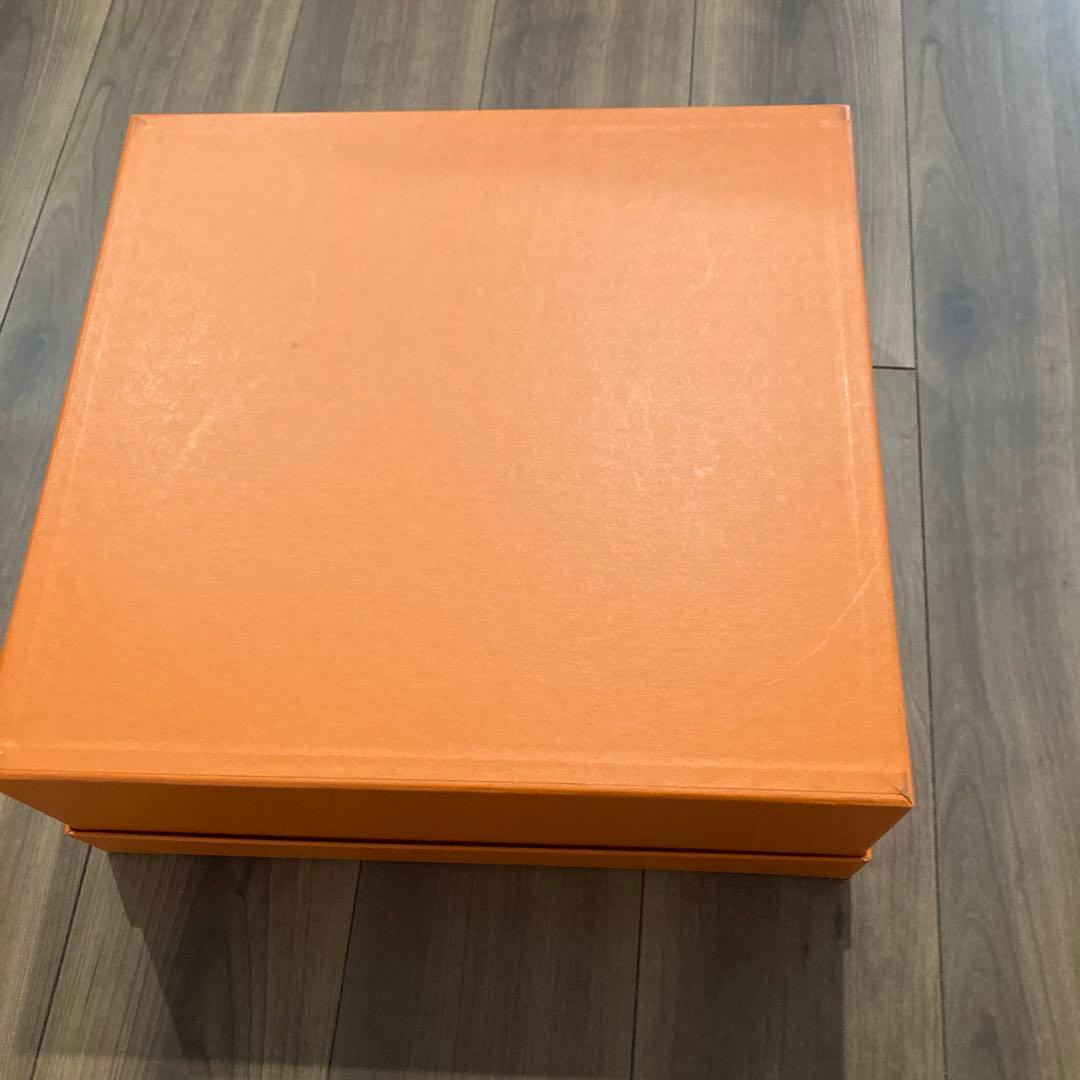 HERMESのボックスとリボン