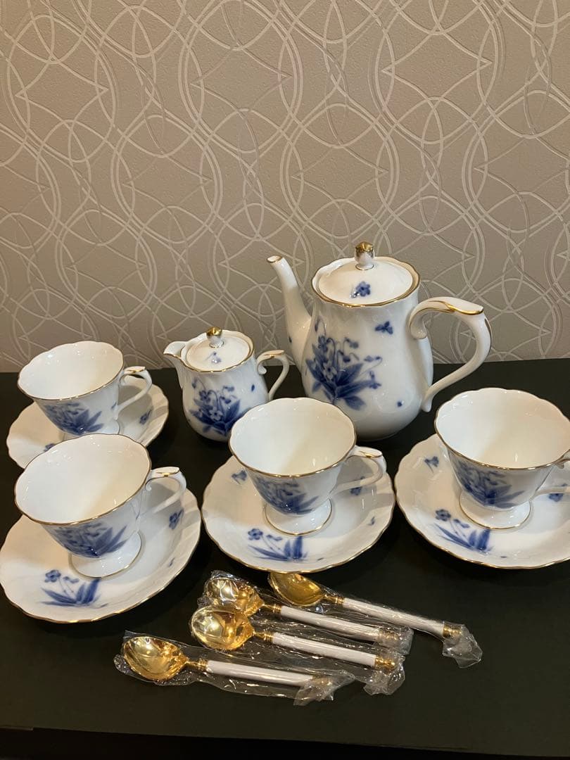 大倉陶園すみれ　カップ&ソーサー　ポット　ミルクポット　スプーン