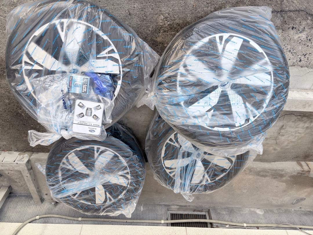 スバル　フォレスター　タイヤ・ホイールセット18インチ