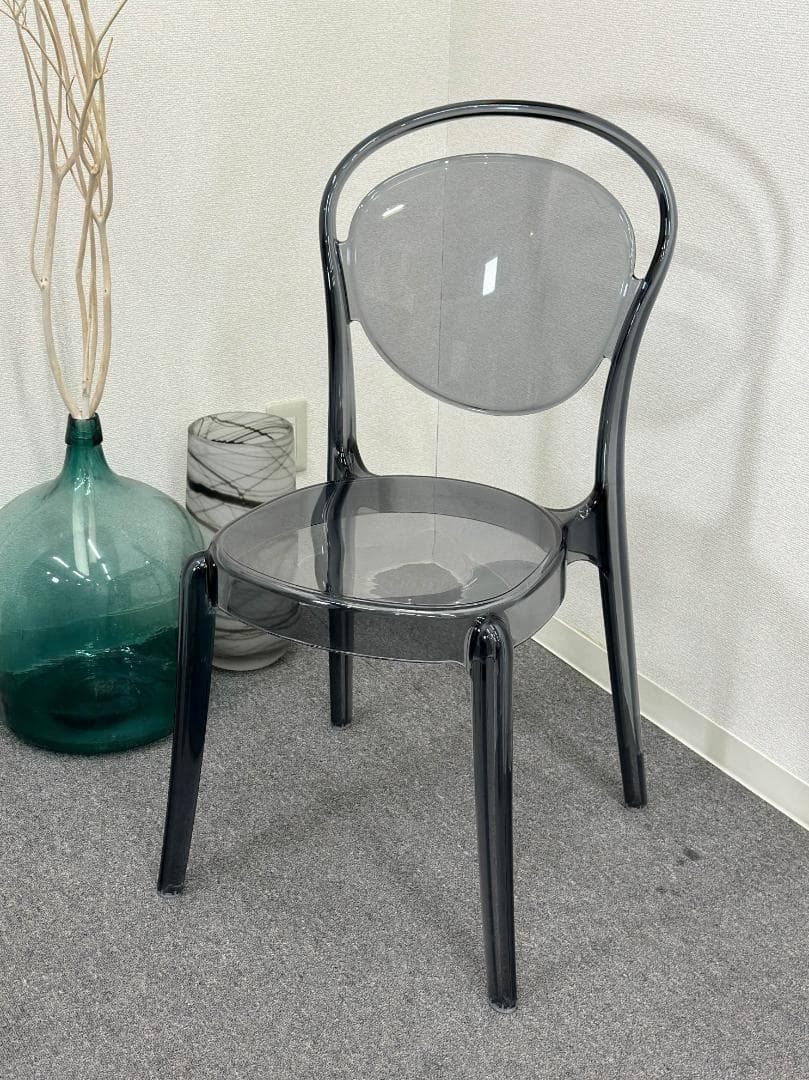 ■カリガリス■パリジェンヌ　ダイニングチェア　スモークグレー　スタッキング