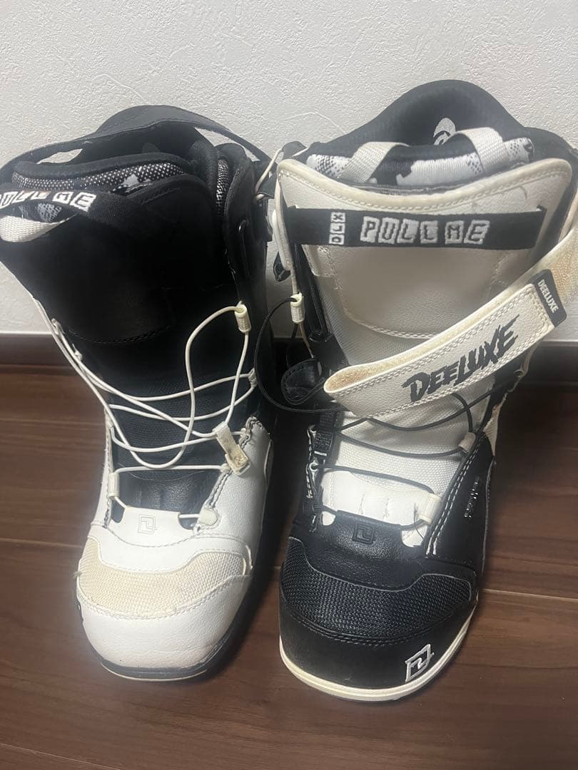 DELUXE スノーボードブーツ ブラック/ホワイト