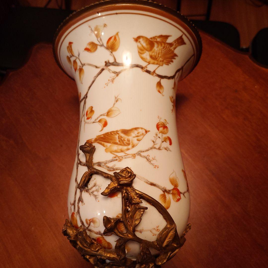 鳥と枝の陶器製花瓶