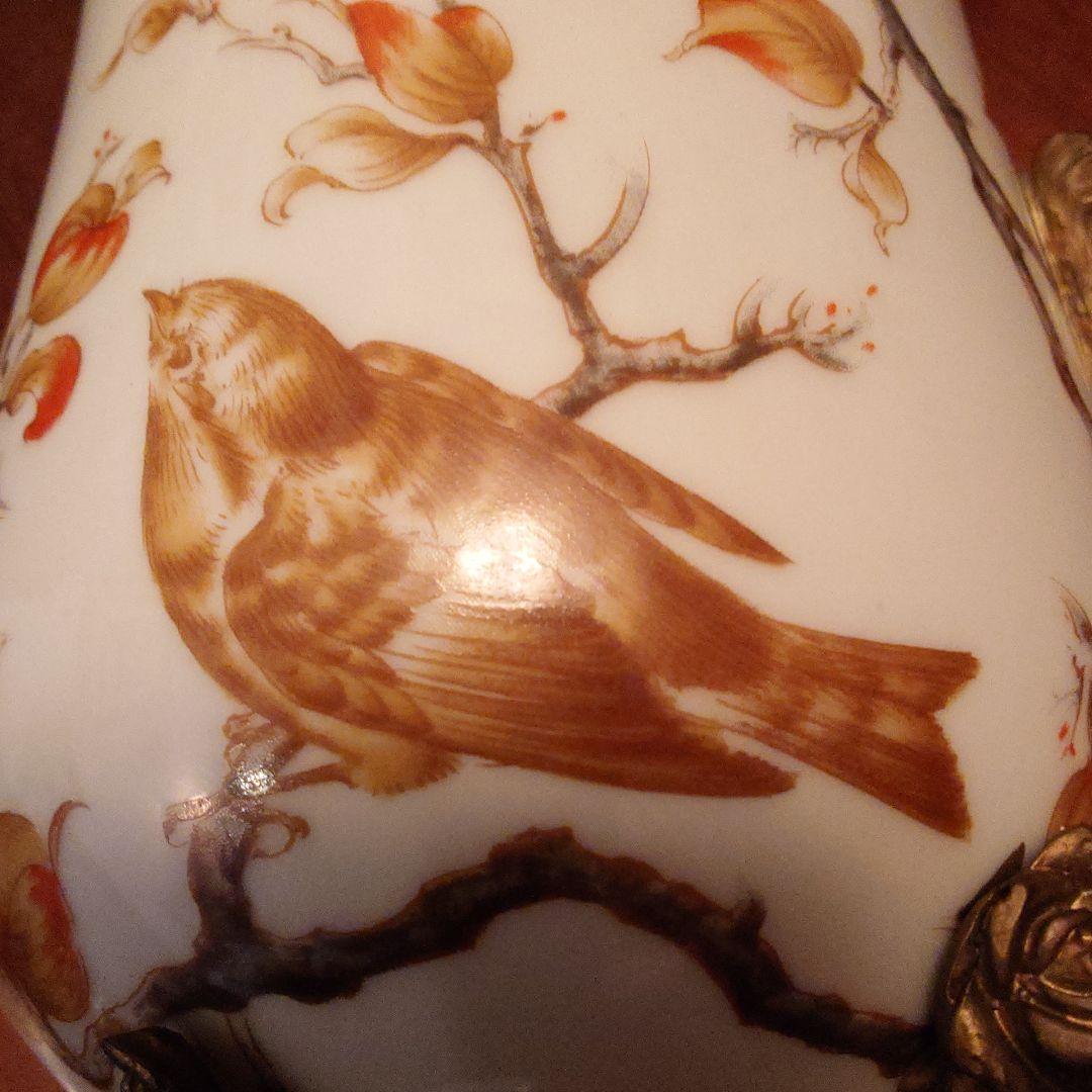 鳥と枝の陶器製花瓶