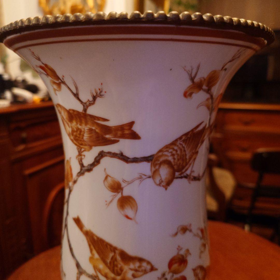 鳥と枝の陶器製花瓶