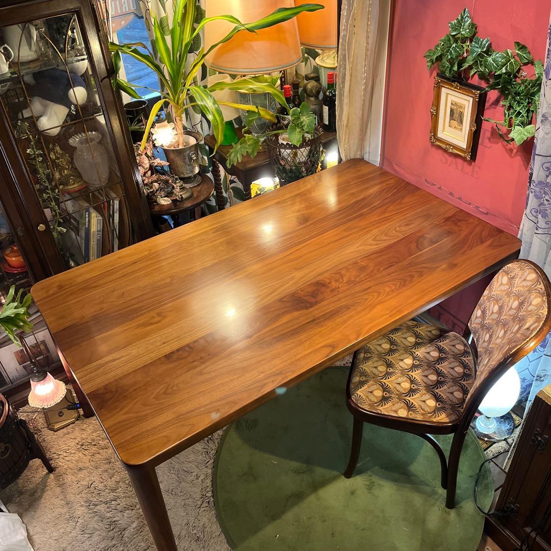 カリモク　ウォールナットソリッド　ダイニングテーブル