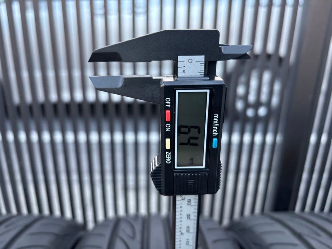 n*k様 中古 YOKOHAMA ADVAN FLEVA 4本 215/50R1