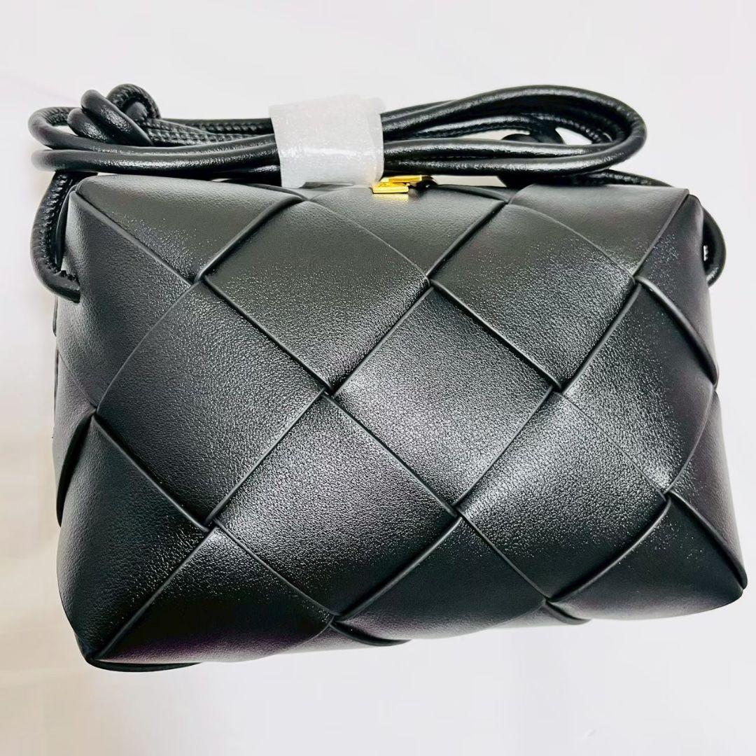 ホワイト 本革 ショルダーバッグ 黒ポシェット 編み込みアイボリー 高品質牛革