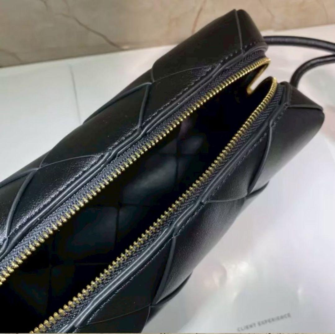 ホワイト 本革 ショルダーバッグ 黒ポシェット 編み込みアイボリー 高品質牛革