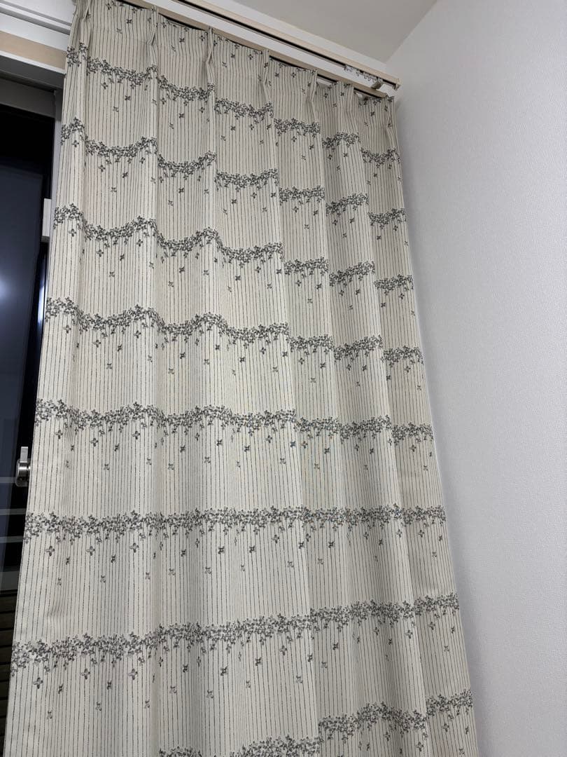 シンコール　ストライプ花柄カーテン
