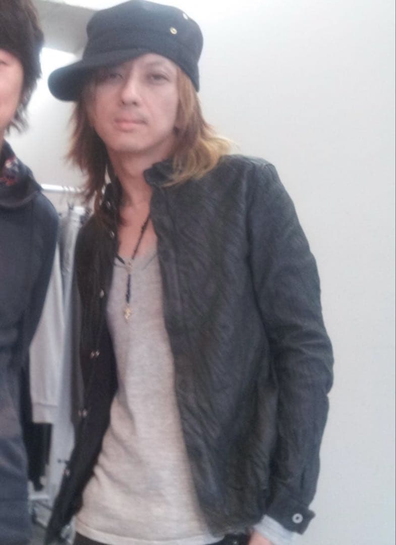 清春さん着用同型S'exprimer レザーシャツ