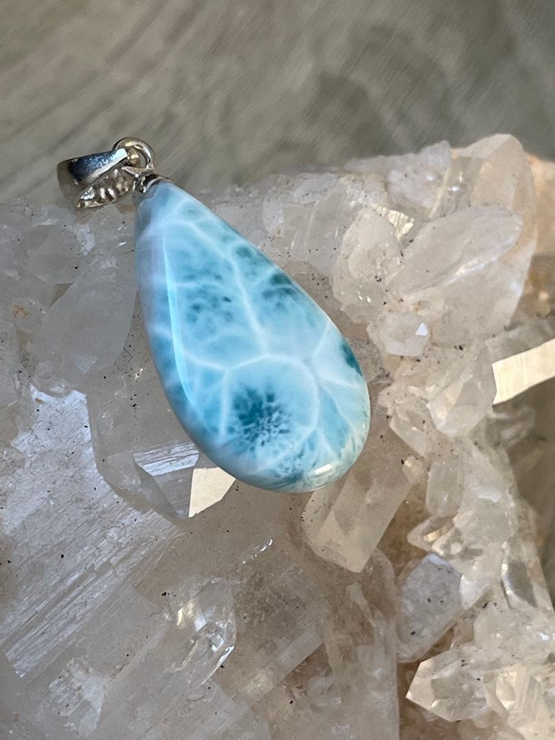 天然石☆高品質！ラリマーしずく型ペンダントップ☆全体的に模様が美しい！