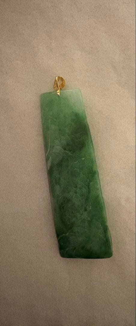 翡翠ペンダント 8.06g 緑色 長方形　本物保証　鑑別付き