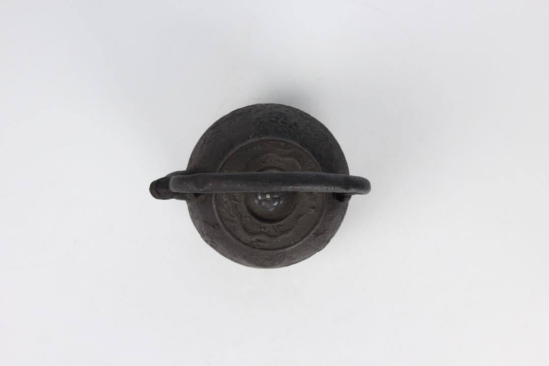 時代 鉄瓶 寿龍堂 造 饕餮紋 獣口 銅蓋 銀摘み　容量約900ml FJ9-1