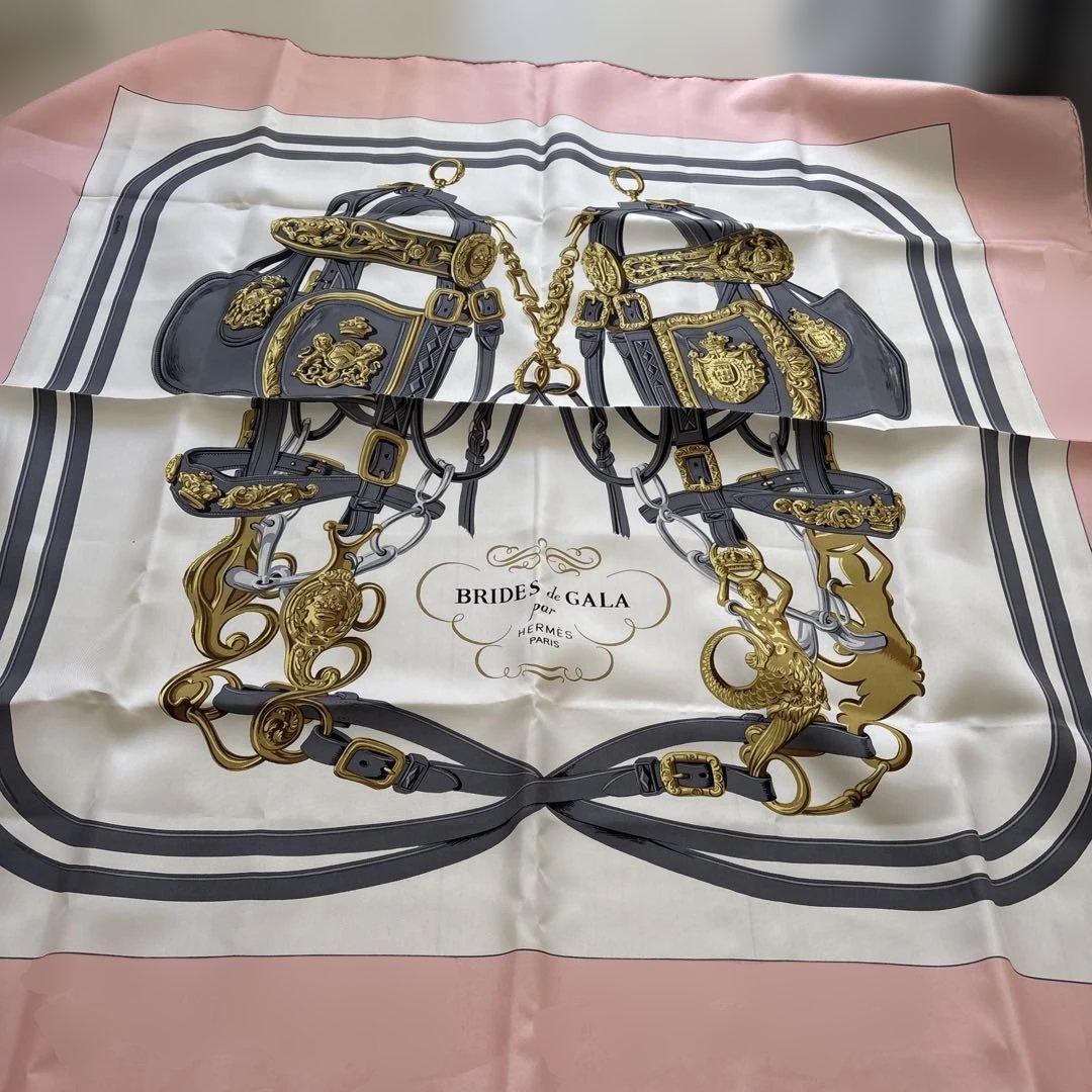 新品未使用のエルメスの上品で優雅なシルク、エルメススカーフです