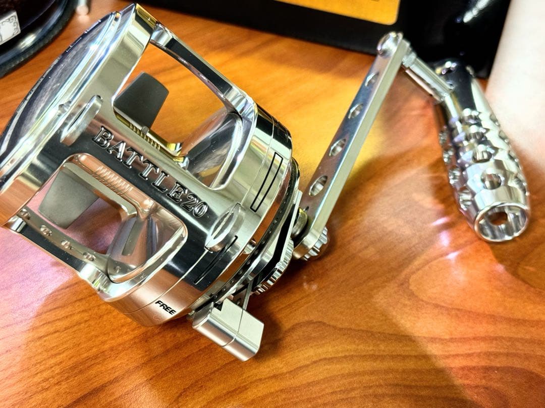 K*H様 アリゲーター　バトル20 リール シルバー