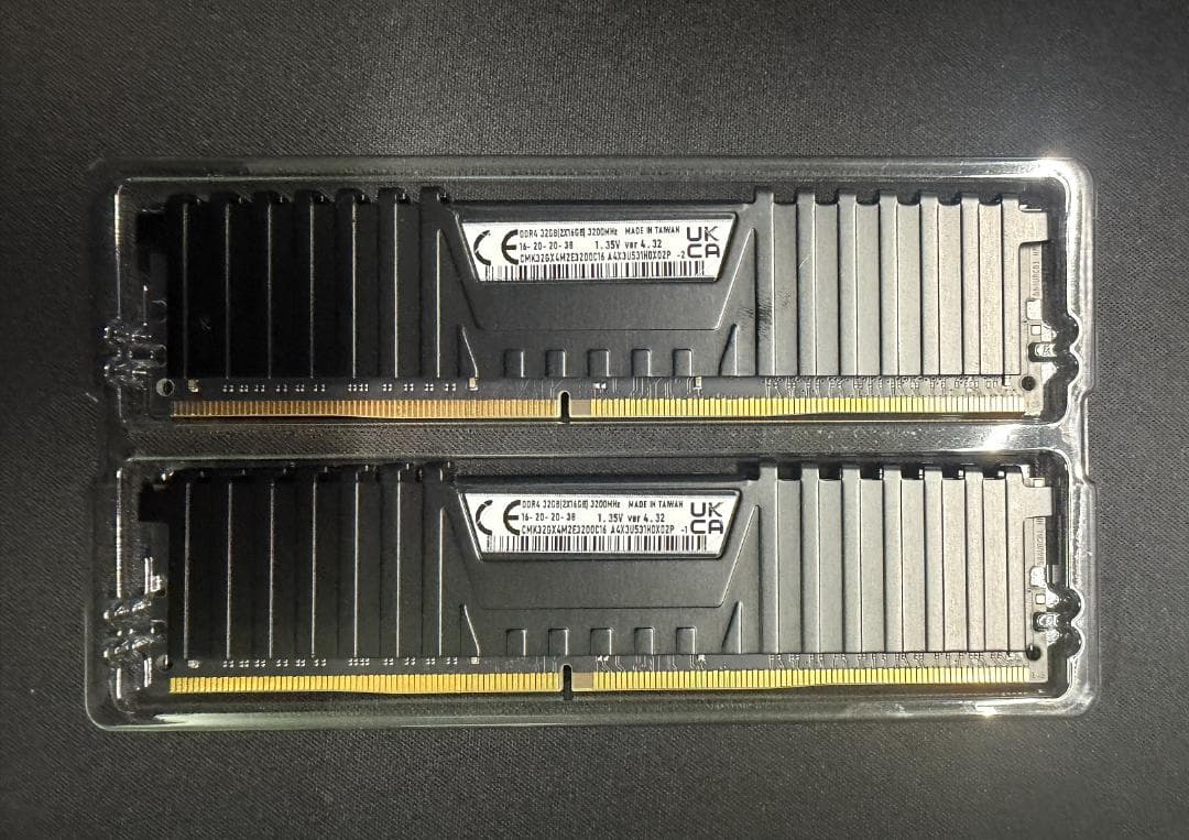 ア*タ様 【メモリ】CORSAIR DDR4-3200MHz 32GB [16G