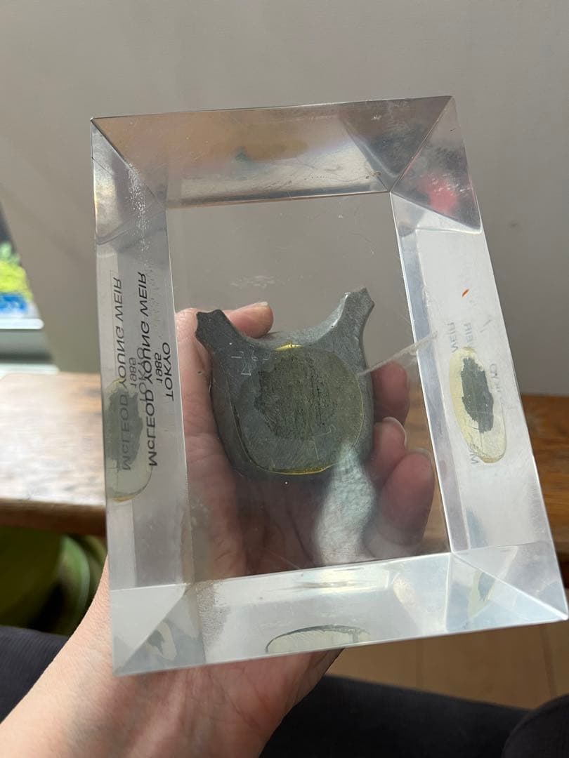 イヌイットアート石像　Mc LEOD YOUNG WEIR TOKYO 1985