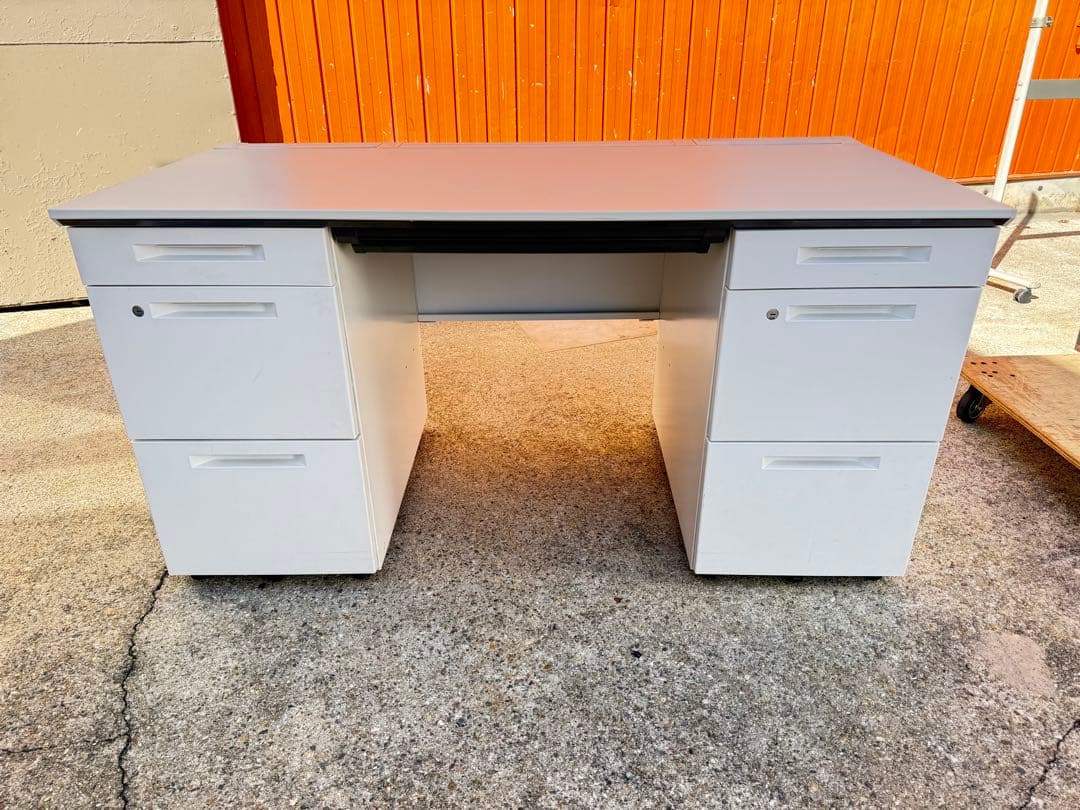 美品　在庫6台 コクヨ　両袖机　デスク　幅140 奥70 高さ72cm 愛知