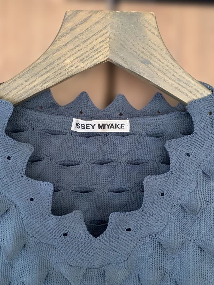 ISSEYMIYAKE イッセイミヤケ ブルー ニット ノースリーブ L サイズ