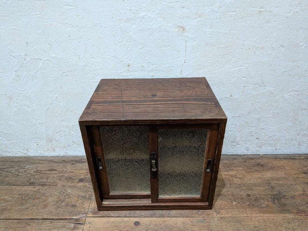 1111 アンティーク　ダイヤガラスのキャビネット　飾り棚　ケース　古家具レトロ