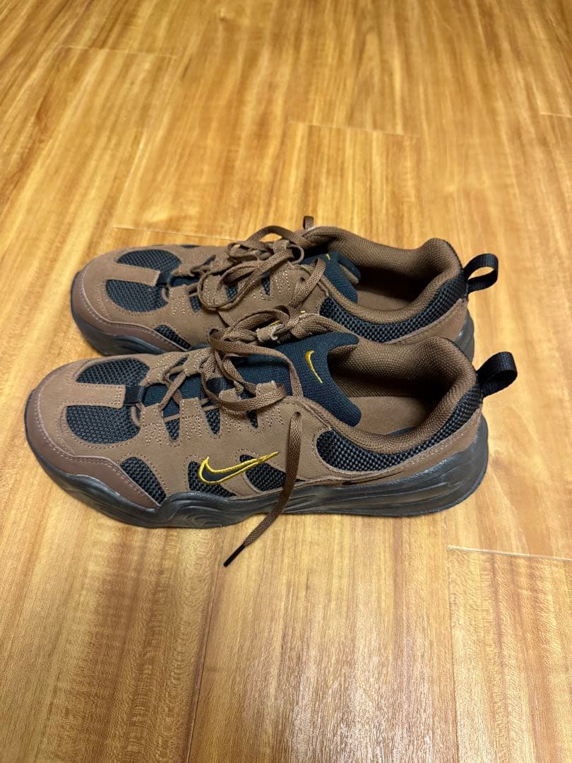 靴 NIKE Tech Hera Cacao Wow Blondine Black