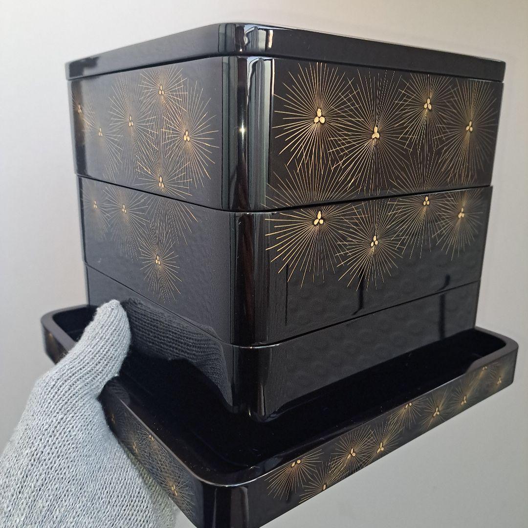 【輪島塗　6.5寸\"3段重箱】布着本堅地　亀甲松\"沈金　隅丸　長期保管品
