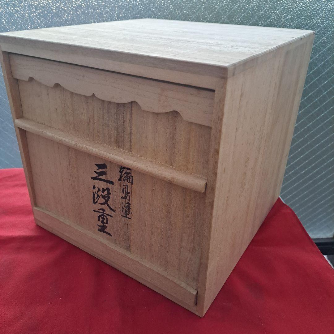 【輪島塗　6.5寸\"3段重箱】布着本堅地　亀甲松\"沈金　隅丸　長期保管品