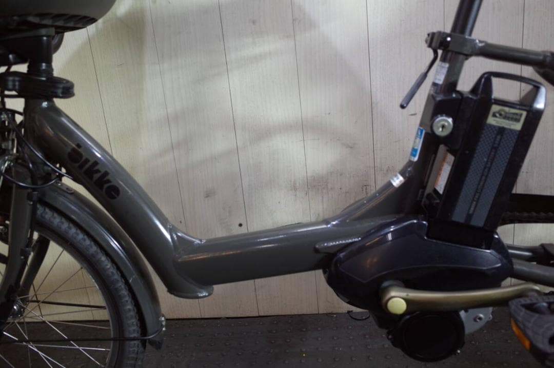 ブリヂストンbikke POLAR e 20型8.7AH 3段 充電器 GREY