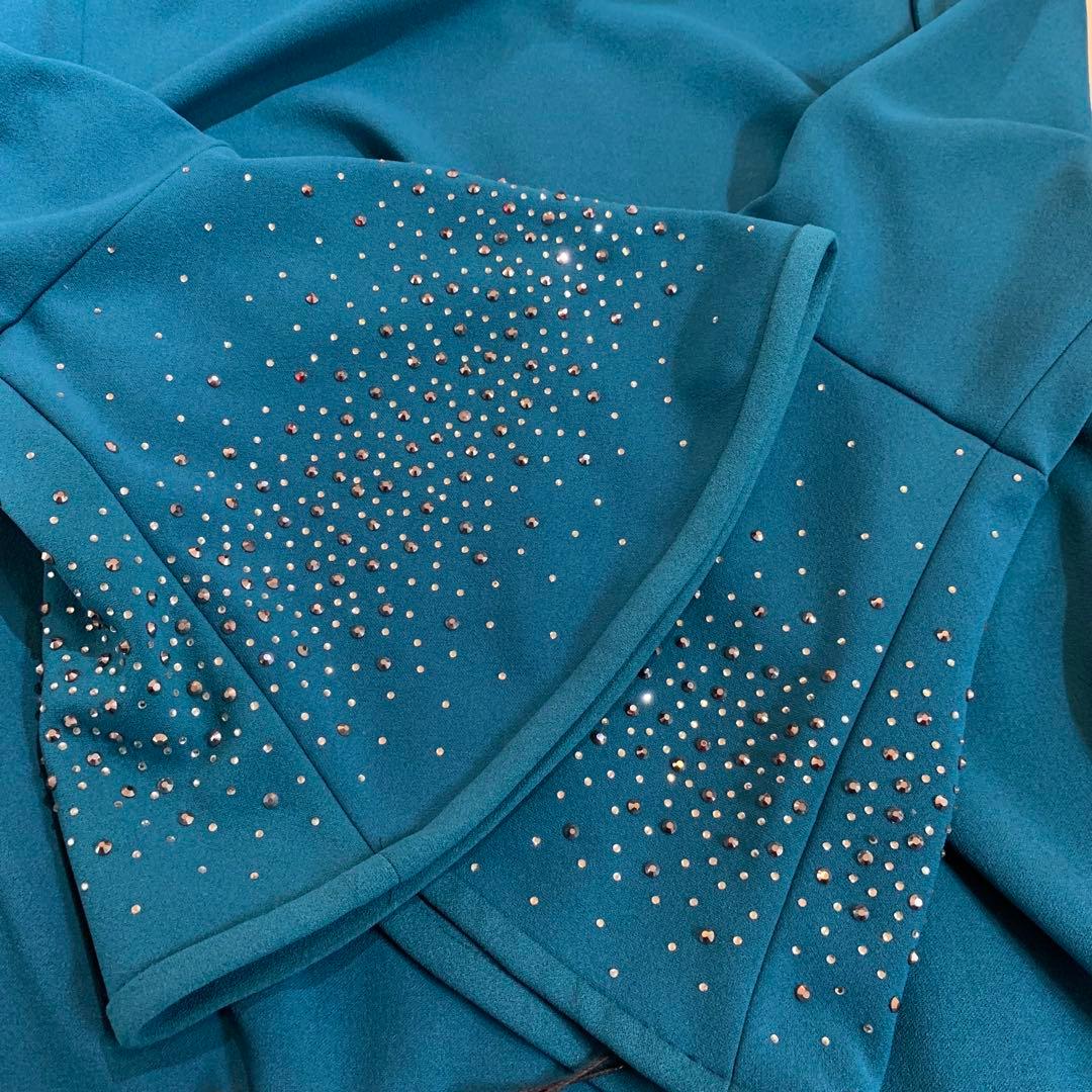  キラキラストーン＆メタル付　フレア袖タイトワンピース