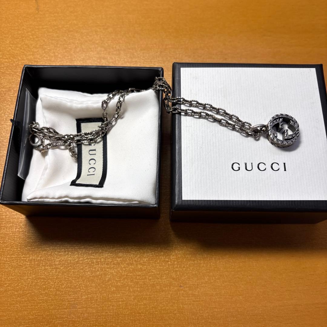 GUCCI シルバー ネックレス ロゴ入り