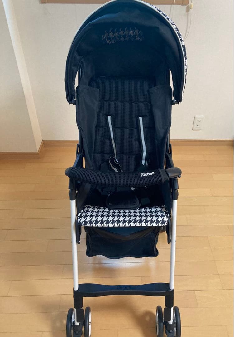 極美品　軽量3.２キロ　ベビーカー B型　Richeii カルガループラスRS