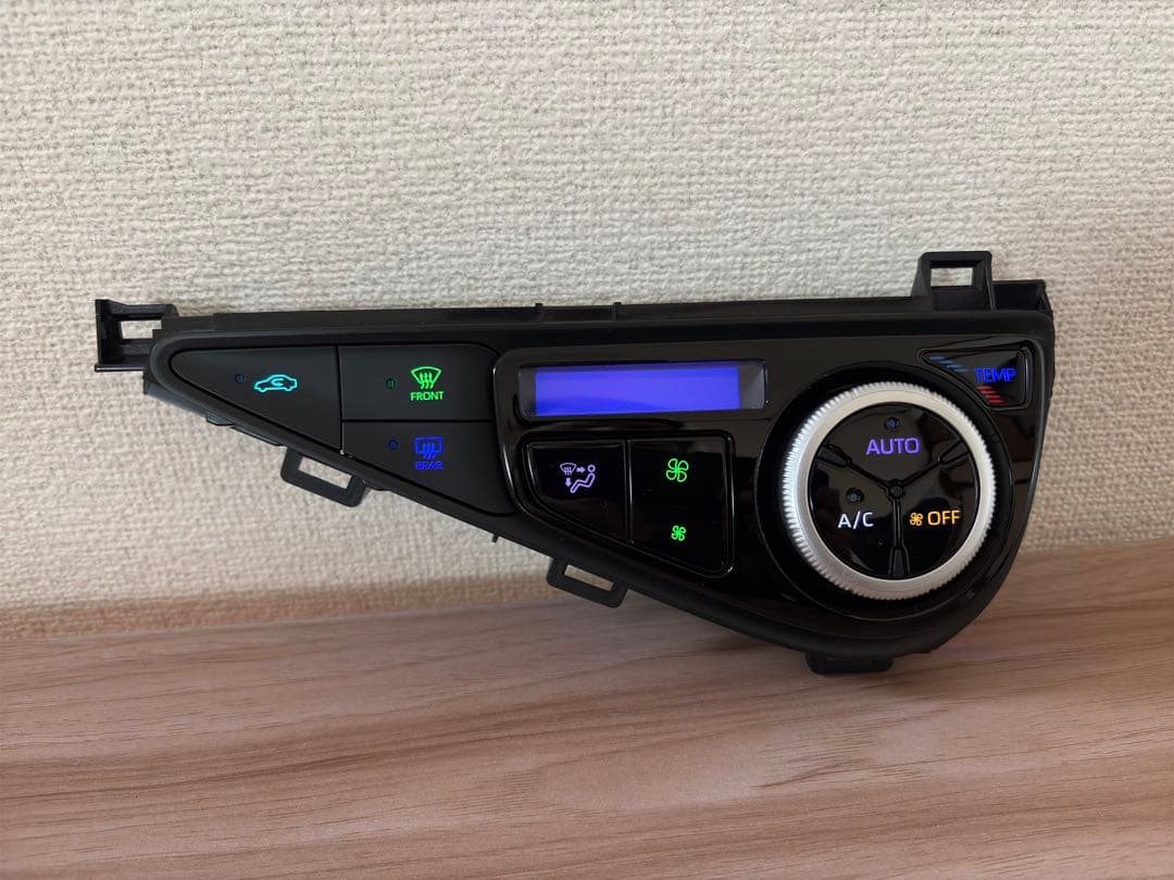 NHP10 アクア 後期　エアコンパネル レインボーカラ打ち替え完成品 。