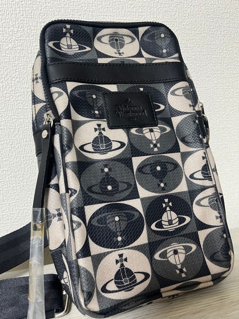 【超美品】 Vivienne Westwood ボディバッグ
