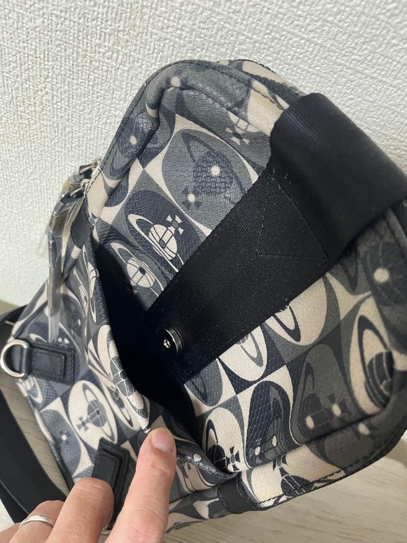 【超美品】 Vivienne Westwood ボディバッグ