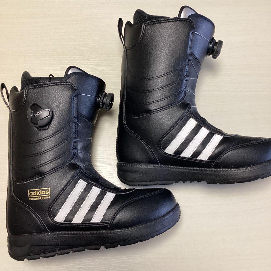 アディダス　スノーブーツ