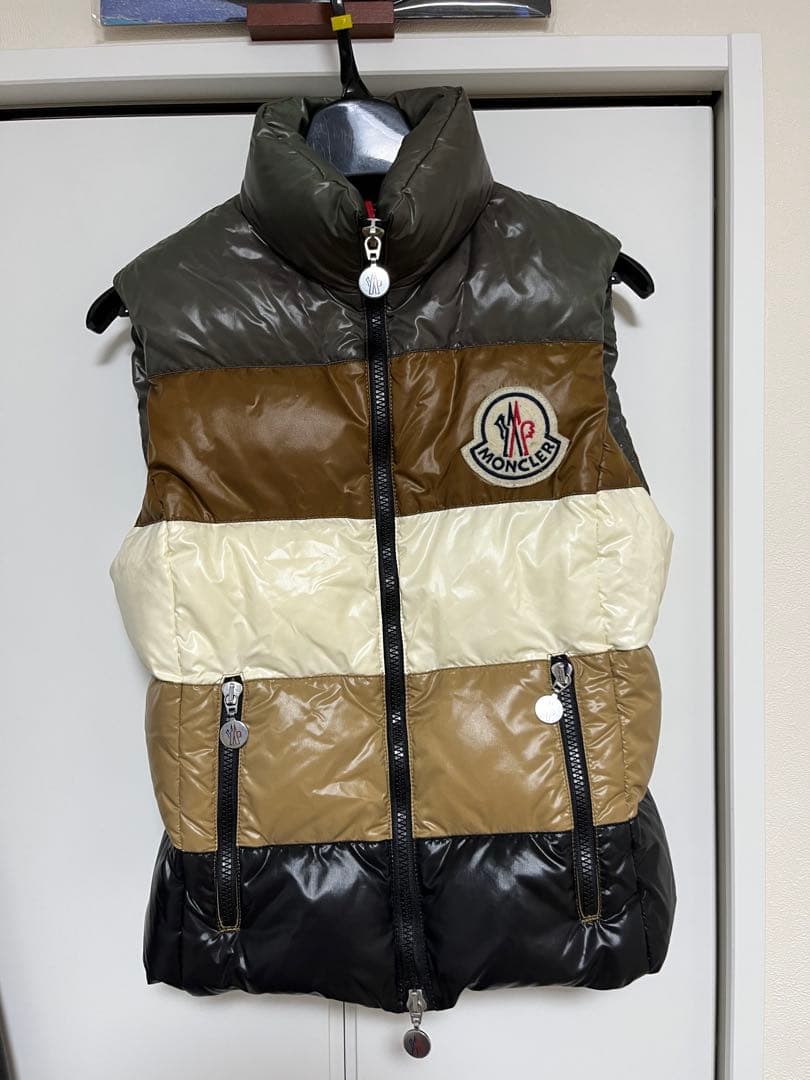 MONCLER ダウンベスト マルチカラー 早い者勝ち！