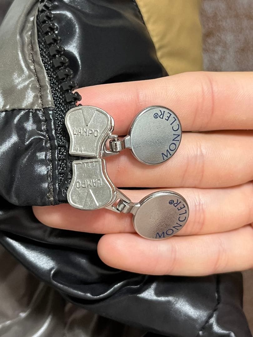 MONCLER ダウンベスト マルチカラー 早い者勝ち！