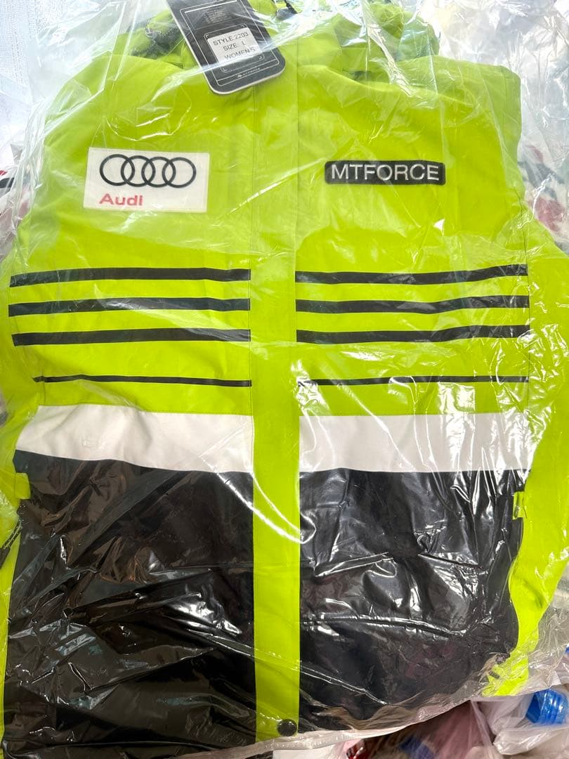 AUDI コラボスキーウェア　登山ジャケット