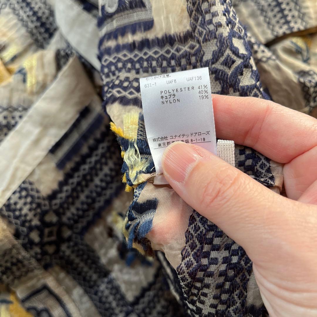 6 花柄ジャガード　半袖シャツ