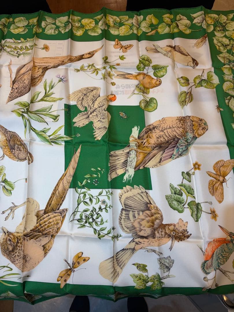 Hermès 鳥と植物デザイン シルクスカーフ