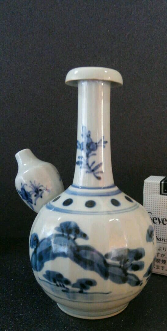 18世紀　オランダ　デルフト　古伊万里写　鎬《しのぎ》手　山水に灯籠図　乳瓶