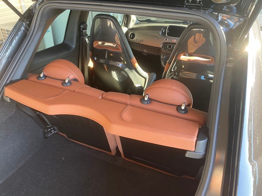 アバルト595 リアラゲッジトノカバー